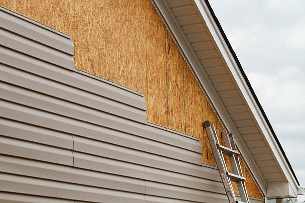 Professional Vinyl Siding technician working in Worcester, PA